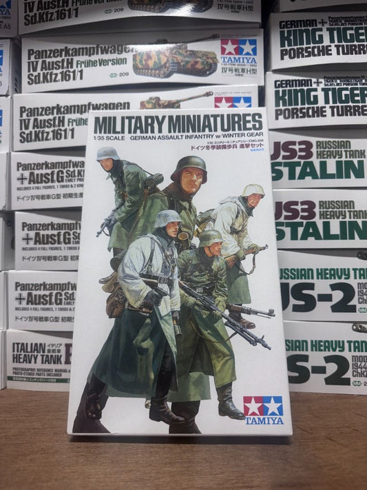 田宮 Tamiya 35256 1/35 German Assault Infantry w/Winter Gear Model Kit